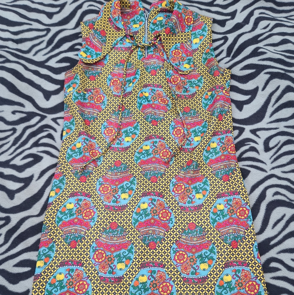 Vintage 1960s/1970s dog ear collar dress